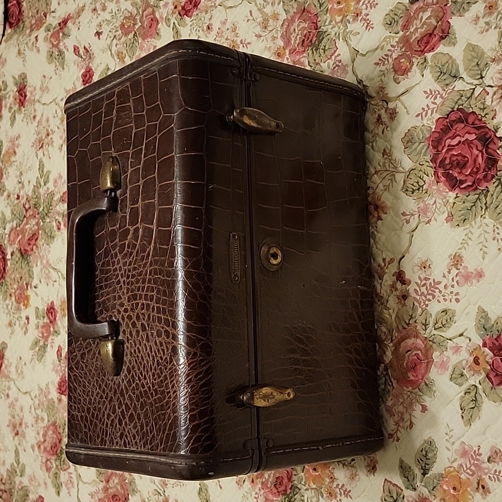 Samsonite Crocodile Skin Train Case With Key